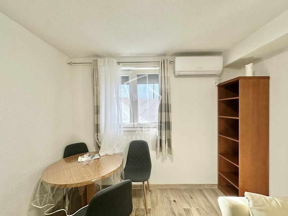 Stan na prodaju u Beogradu, Karaburma, dvoiposoban, 42m2, cena 110000 evra