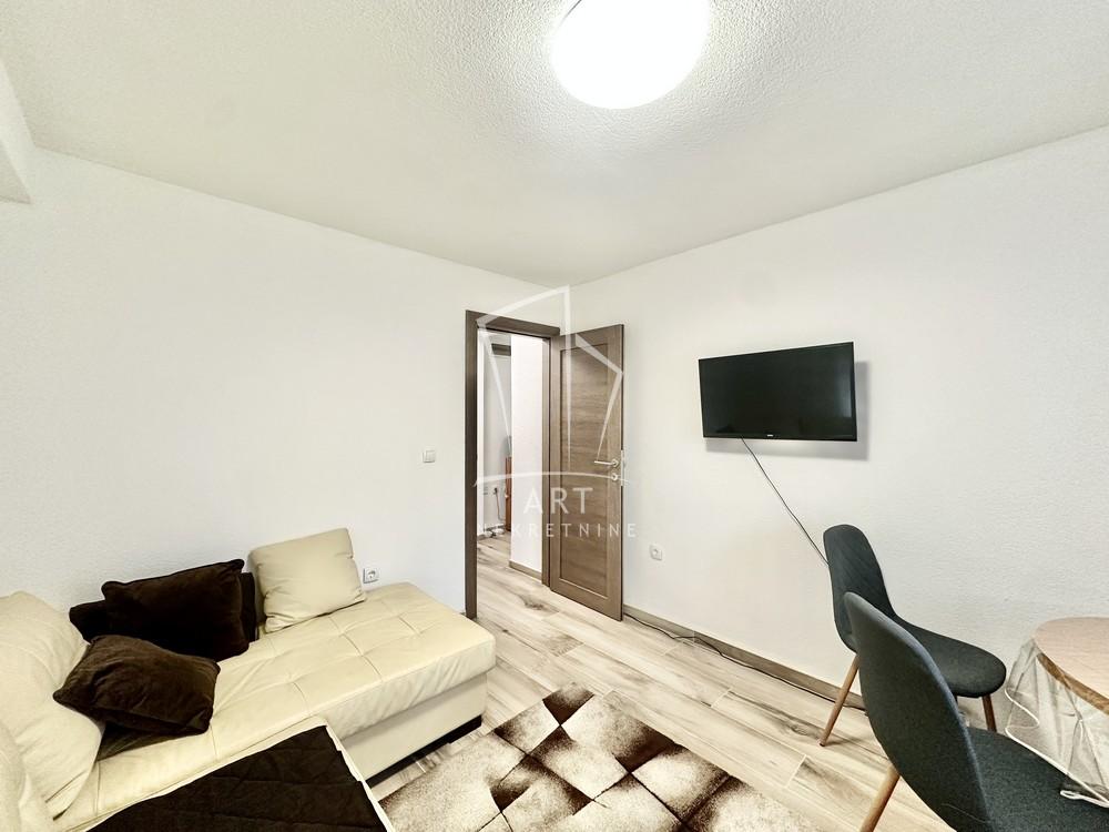 Stan na prodaju u Beogradu, Karaburma, dvoiposoban, 42m2, cena 110000 evra