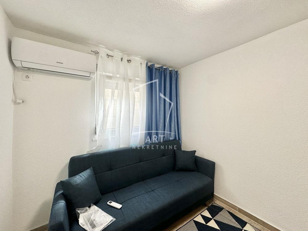 Stan na prodaju u Beogradu, Karaburma, dvoiposoban, 42m2, cena 110000 evra