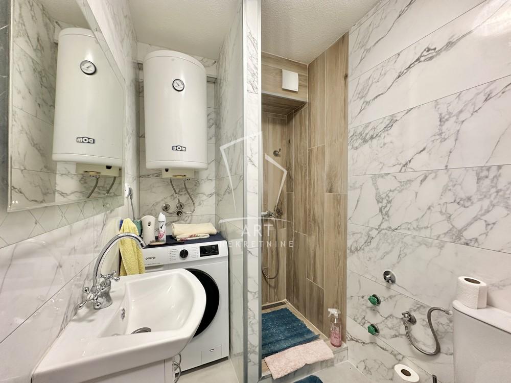 Stan na prodaju u Beogradu, Karaburma, dvoiposoban, 42m2, cena 110000 evra