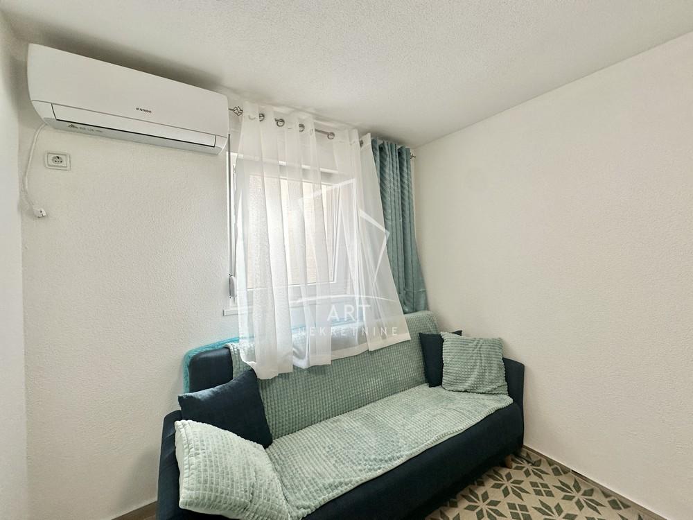 Stan na prodaju u Beogradu, Karaburma, dvoiposoban, 42m2, cena 110000 evra