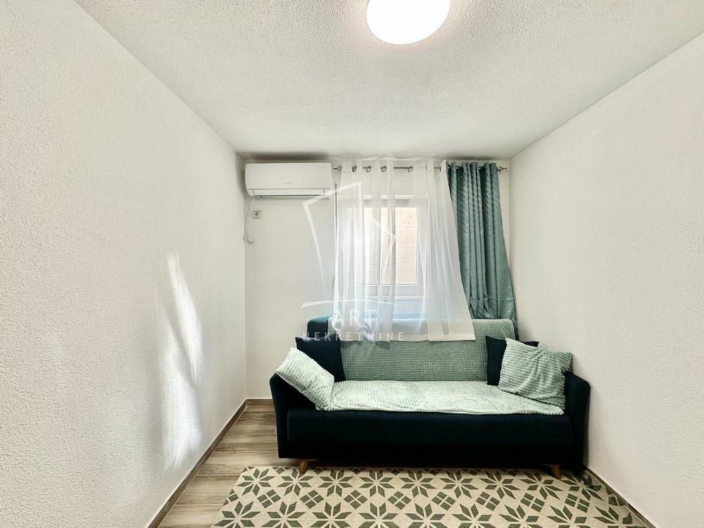 Stan na prodaju u Beogradu, Karaburma, dvoiposoban, 42m2, cena 110000 evra