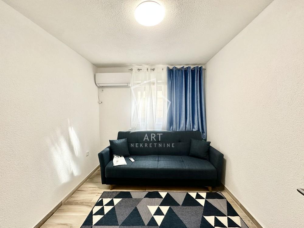 Stan na prodaju u Beogradu, Karaburma, dvoiposoban, 42m2, cena 110000 evra