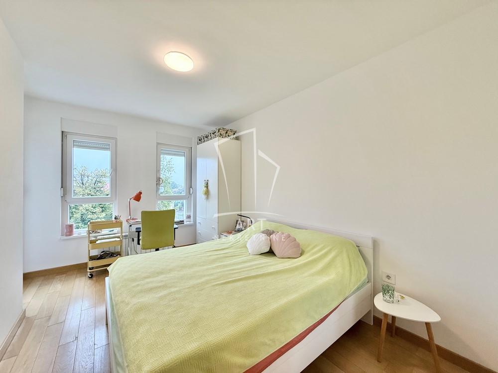 Stan na prodaju u Beogradu, Zemun, dvosoban, 52m2, cena 225000 evra
