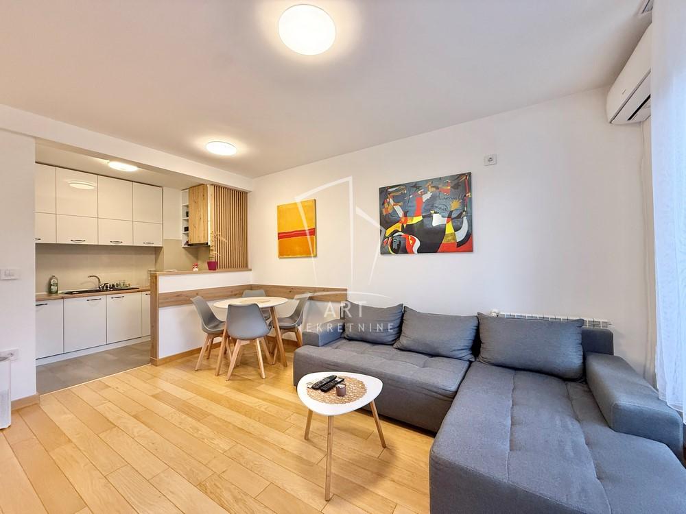 Stan na prodaju u Beogradu, Zemun, dvosoban, 52m2, cena 225000 evra