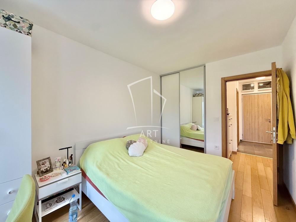 Stan na prodaju u Beogradu, Zemun, dvosoban, 52m2, cena 225000 evra