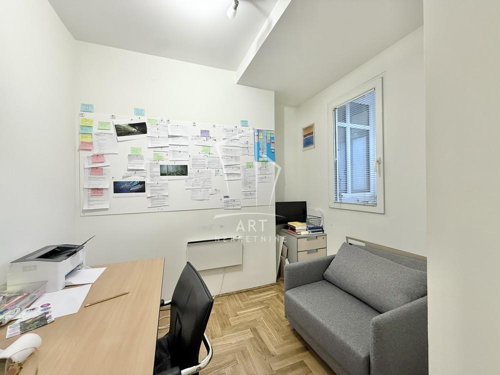 Stan na prodaju u Beogradu, Stari grad, troiposoban, 59m2, cena 260000 evra