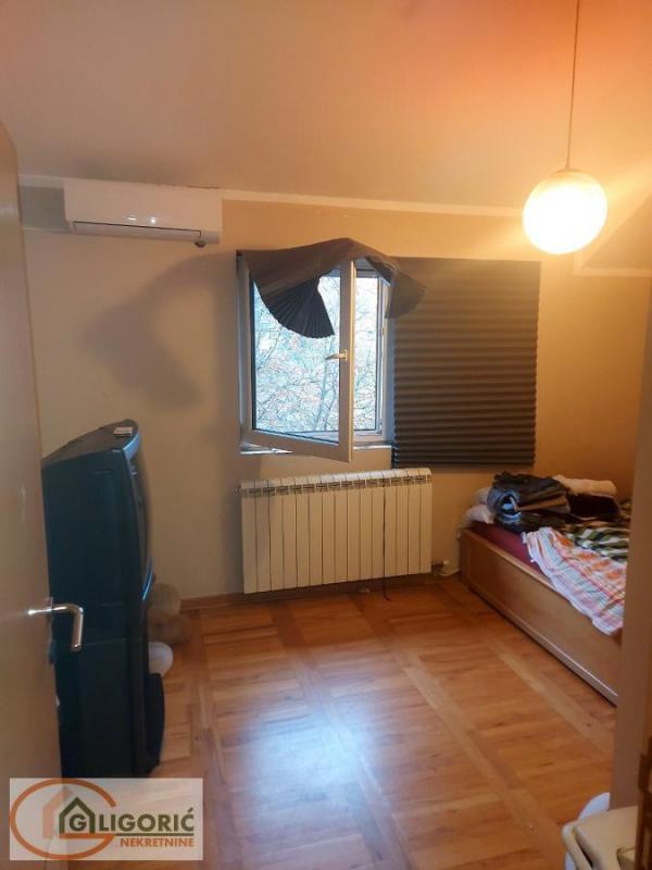 Stan na prodaju u Beogradu, Karaburma, trosoban, 90m2, cena 129000 evra