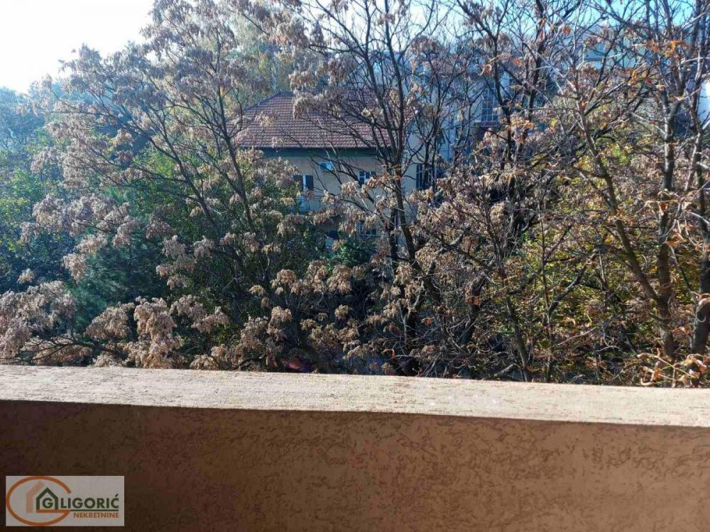Stan na prodaju u Beogradu, Karaburma, trosoban, 90m2, cena 129000 evra
