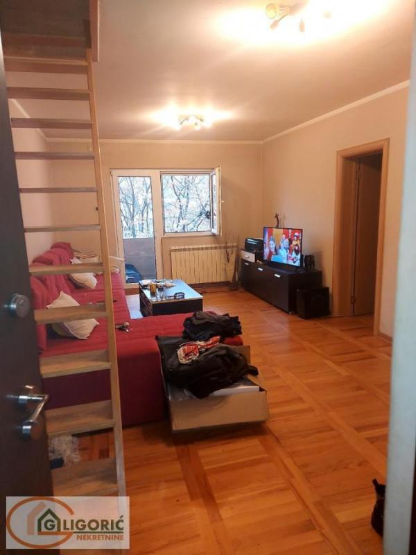 Stan na prodaju u Beogradu, Karaburma, trosoban, 90m2, cena 129000 evra