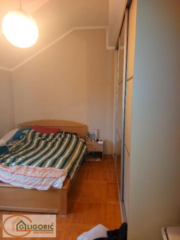 Stan na prodaju u Beogradu, Karaburma, trosoban, 90m2, cena 129000 evra