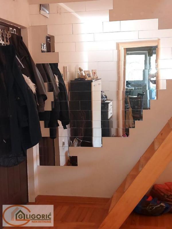 Stan na prodaju u Beogradu, Karaburma, trosoban, 90m2, cena 129000 evra