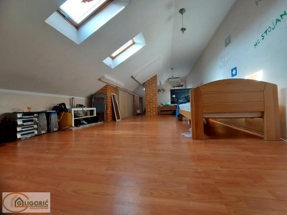 Stan na prodaju u Beogradu, Karaburma, trosoban, 90m2, cena 129000 evra
