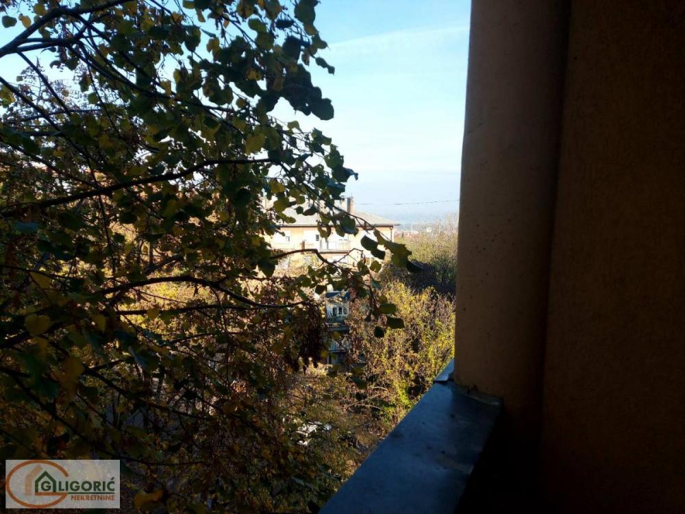 Stan na prodaju u Beogradu, Karaburma, trosoban, 90m2, cena 129000 evra