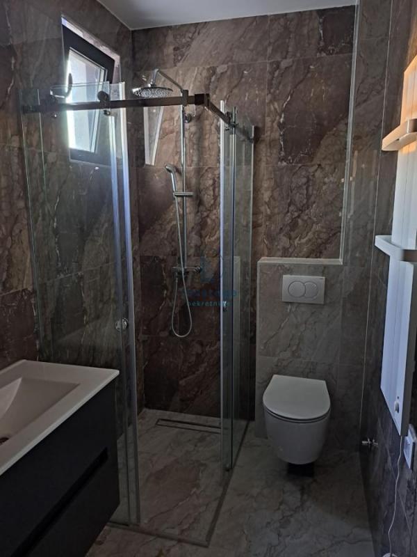 Stan na prodaju u Beogradu, Cvetkova pijaca, dvoiposoban, 60m2, cena 165000 evra