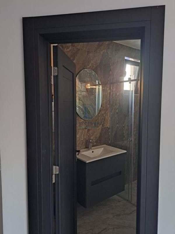 Stan na prodaju u Beogradu, Cvetkova pijaca, dvoiposoban, 60m2, cena 165000 evra