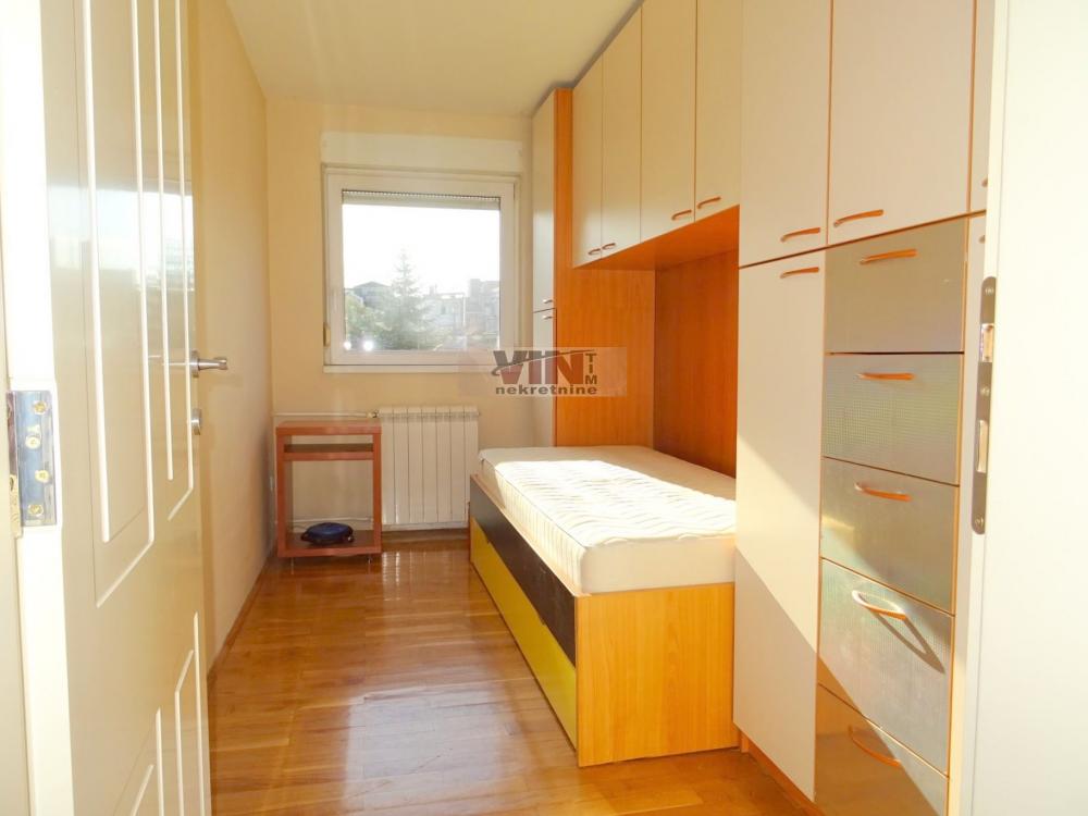 Stan na prodaju u Beogradu, Vračar, troiposoban, 66m2, cena 215000 evra