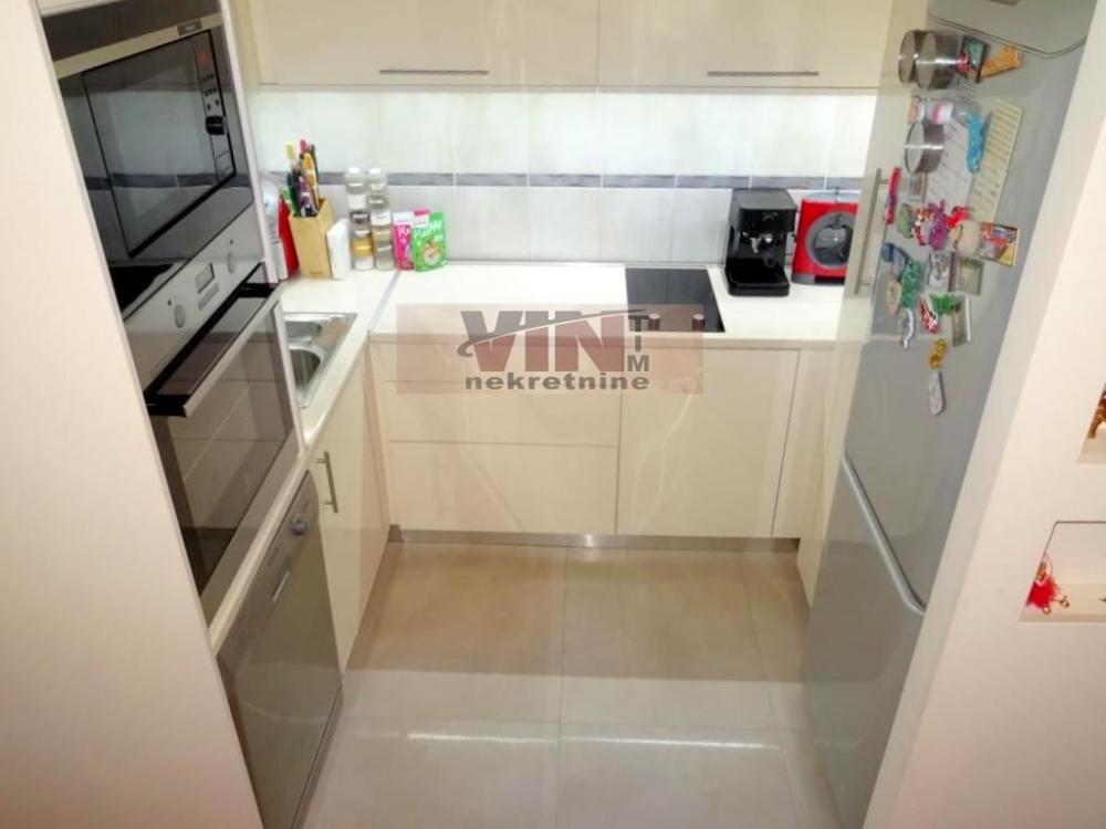 Stan na prodaju u Beogradu, Đeram pijaca, cetvorosoban, 94m2, cena 355000 evra