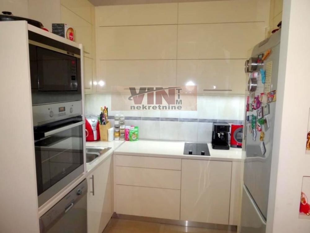 Stan na prodaju u Beogradu, Đeram pijaca, cetvorosoban, 94m2, cena 355000 evra