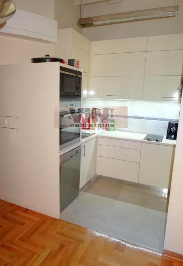 Stan na prodaju u Beogradu, Đeram pijaca, cetvorosoban, 94m2, cena 355000 evra