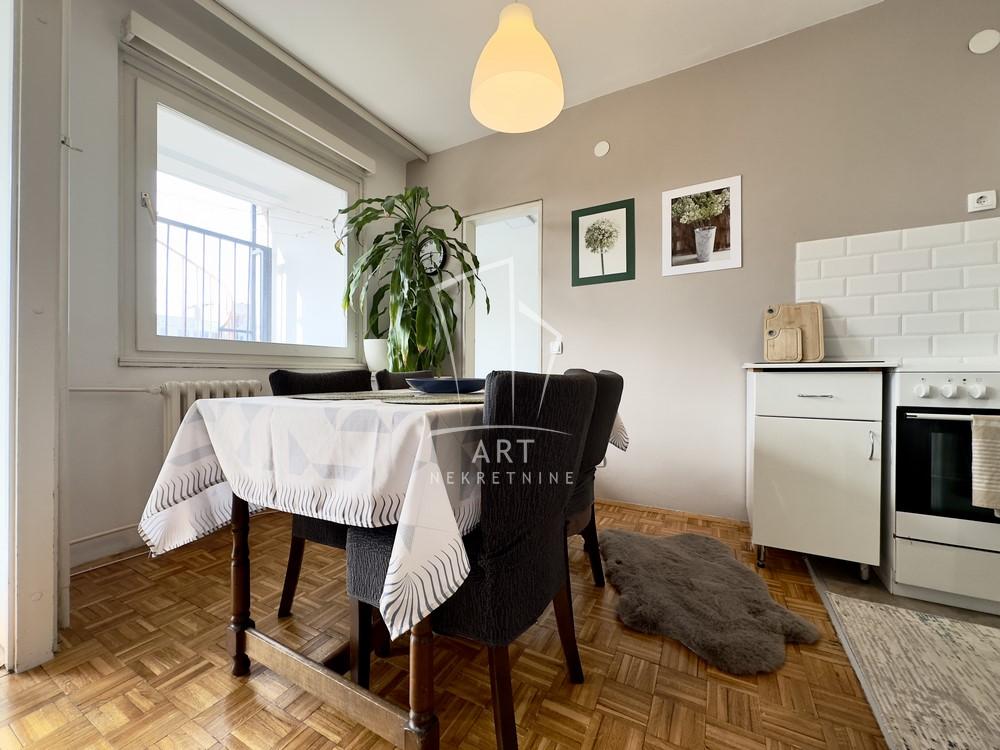 Stan na prodaju u Beogradu, Novi Beograd blok 63, trosoban, 75m2, cena 245000 evra