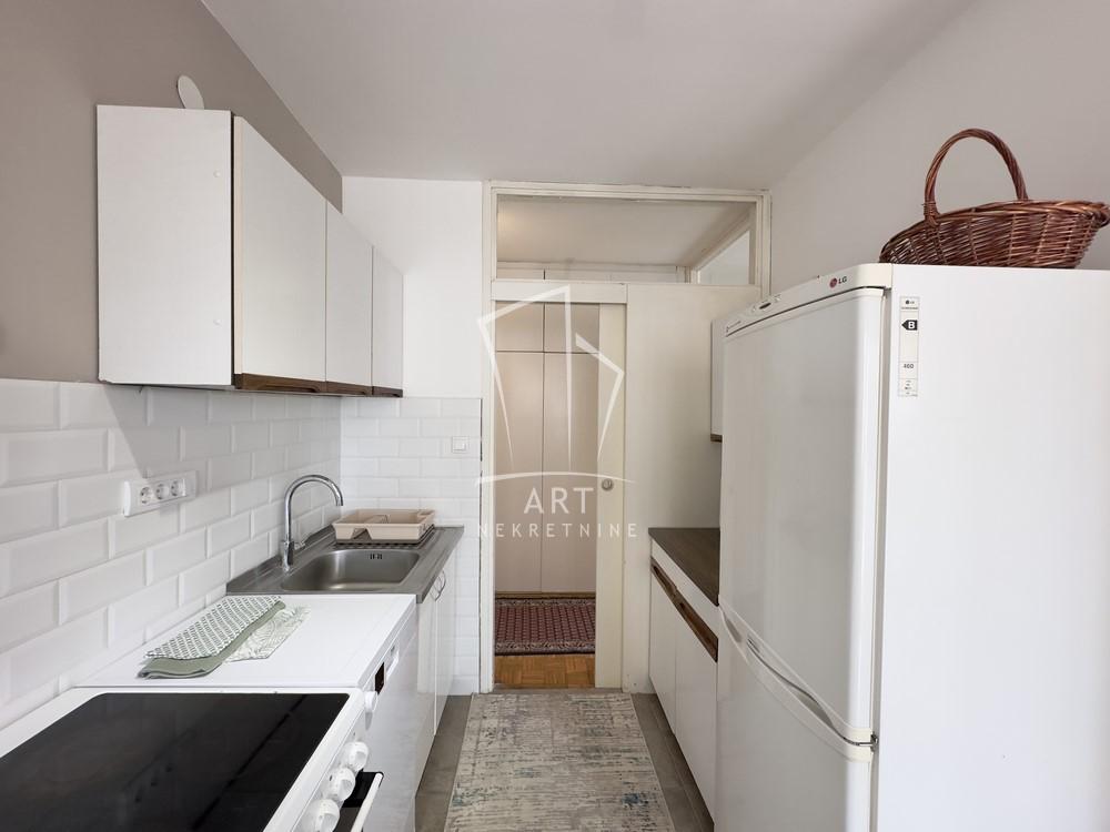 Stan na prodaju u Beogradu, Novi Beograd blok 63, trosoban, 75m2, cena 245000 evra