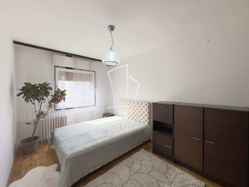 Stan na prodaju u Beogradu, Novi Beograd blok 63, trosoban, 75m2, cena 245000 evra