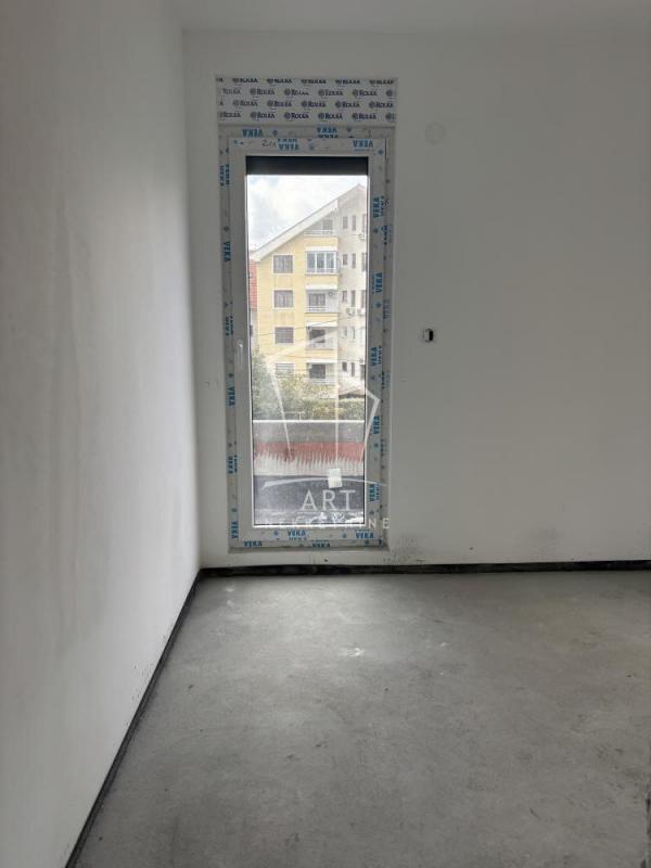Stan na prodaju u Beogradu, Čukarica, trosoban, 54m2, cena 182000 evra