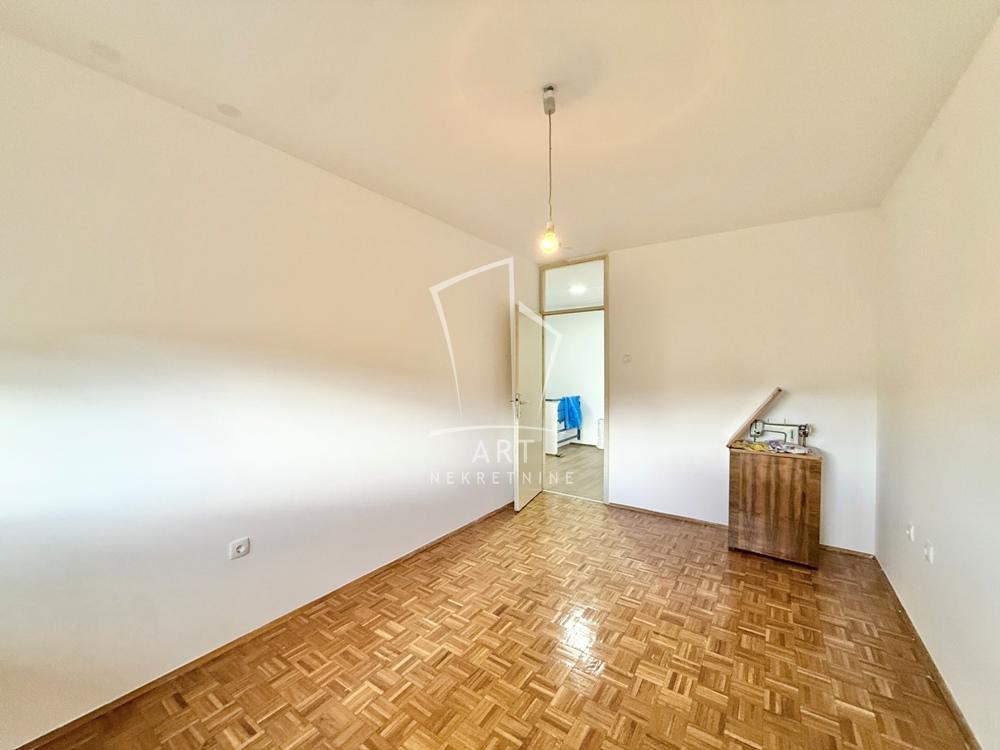 Stan na prodaju u Beogradu, Banjica, trosoban, 82m2, cena 260000 evra