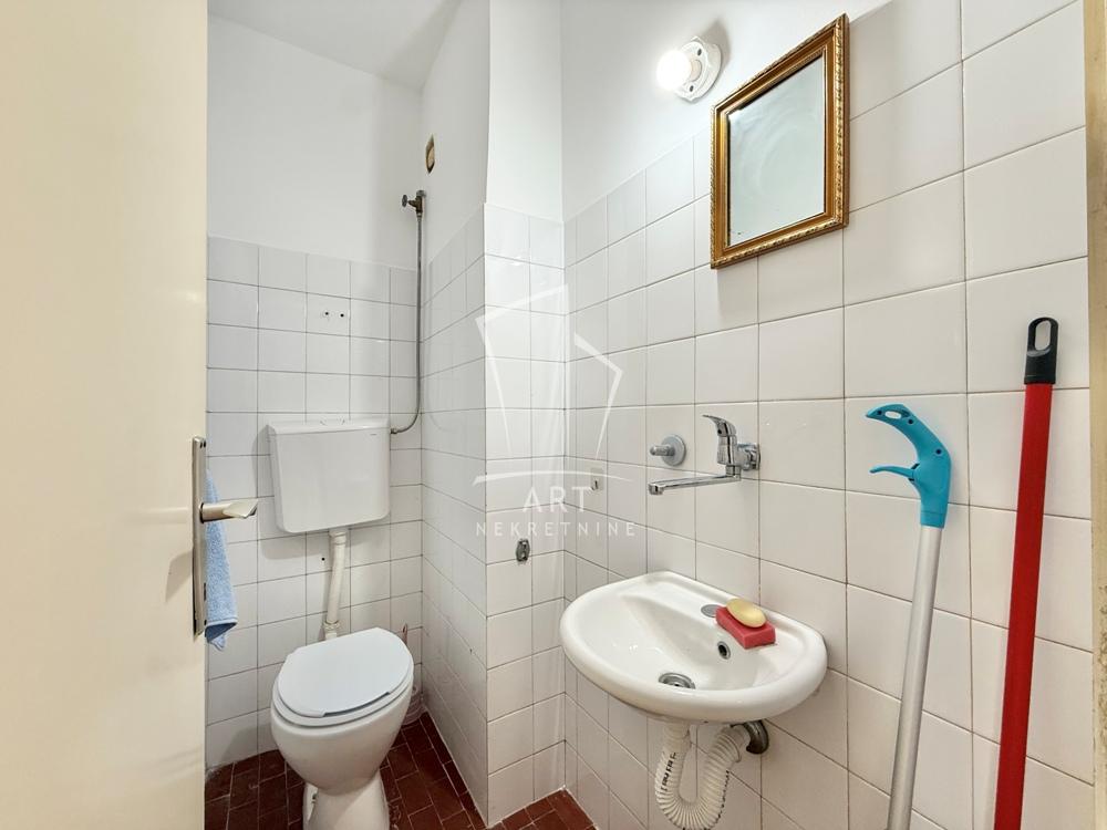 Stan na prodaju u Beogradu, Banjica, trosoban, 82m2, cena 260000 evra
