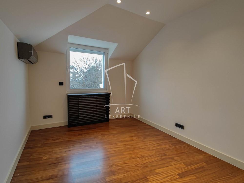 Stan na prodaju u Beogradu, Banovo brdo, cetvorosoban, 130m2, cena 459000 evra