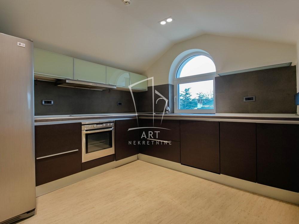 Stan na prodaju u Beogradu, Banovo brdo, cetvorosoban, 130m2, cena 459000 evra