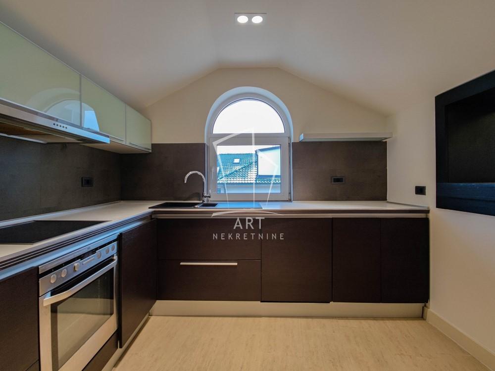 Stan na prodaju u Beogradu, Banovo brdo, cetvorosoban, 130m2, cena 459000 evra