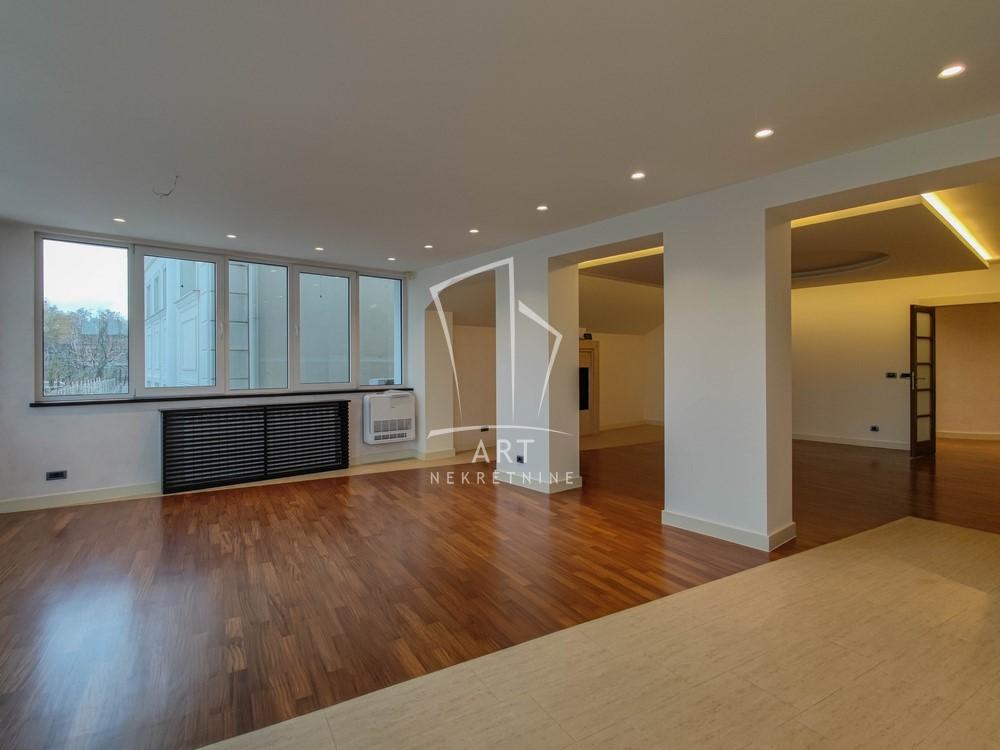 Stan na prodaju u Beogradu, Banovo brdo, cetvorosoban, 130m2, cena 459000 evra