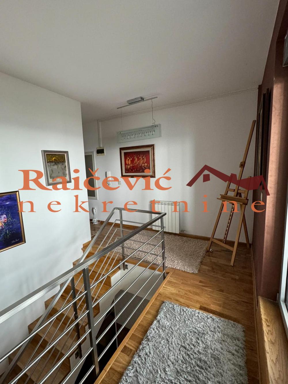Stan na prodaju u Beogradu, Skojevsko naselje, 268m2, cena 580000 evra