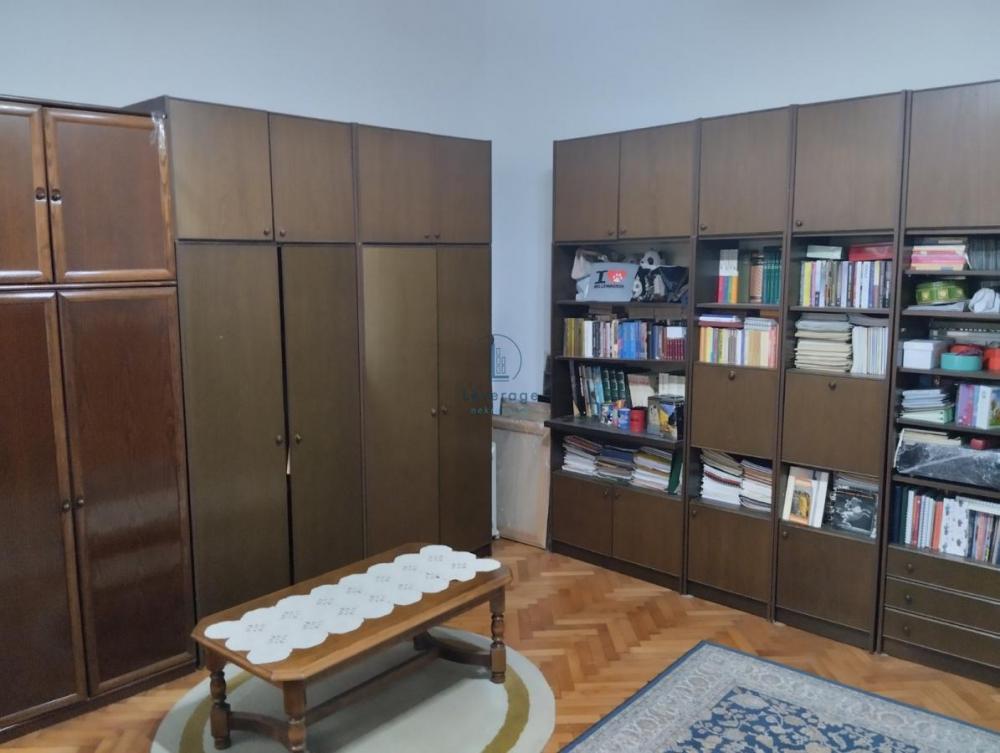 Stan na prodaju u Beogradu, Cvetni trg, trosoban, 81m2, cena 275000 evra