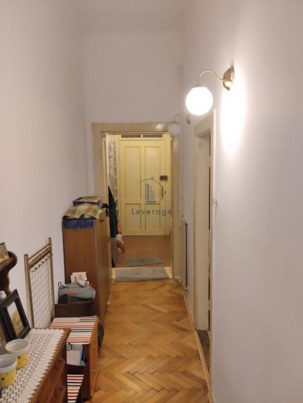 Stan na prodaju u Beogradu, Cvetni trg, trosoban, 81m2, cena 275000 evra