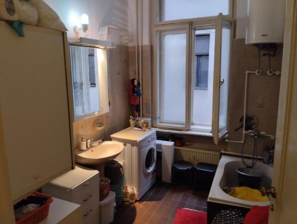 Stan na prodaju u Beogradu, Cvetni trg, trosoban, 81m2, cena 275000 evra