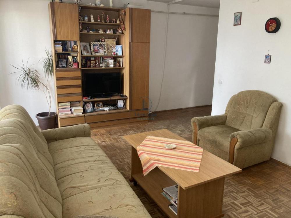 Stan na prodaju u Beogradu, Novi Beograd blok 61, cetvorosoban, 100m2, cena 249000 evra
