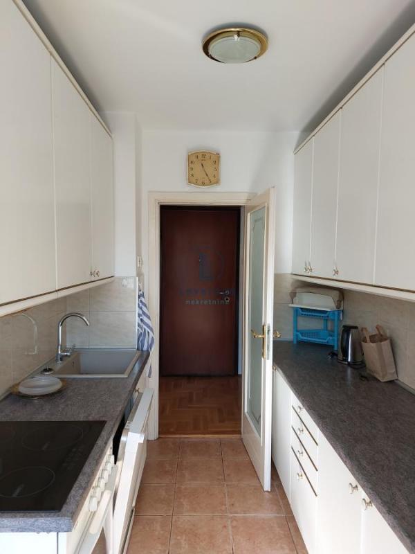Stan na prodaju u Beogradu, Vračar (Hram), trosoban, 85m2, cena 384000 evra