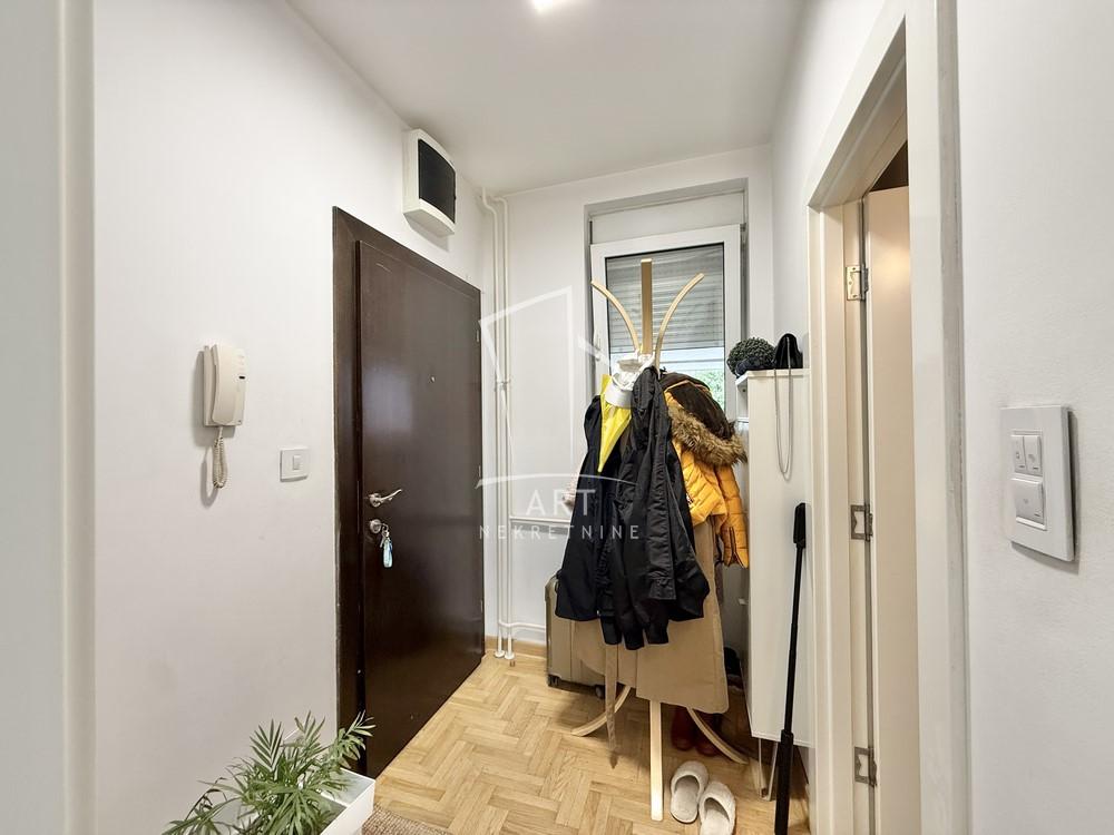 Stan na prodaju u Beogradu, Autokomanda, jednoiposoban, 35m2, cena 142000 evra