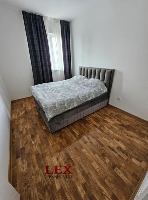 Stan na prodaju u Beogradu, Karaburma, trosoban, 50m2, cena 129000 evra