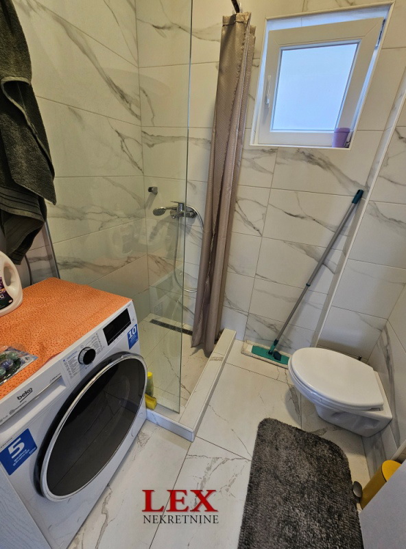 Stan na prodaju u Beogradu, Karaburma, trosoban, 50m2, cena 129000 evra