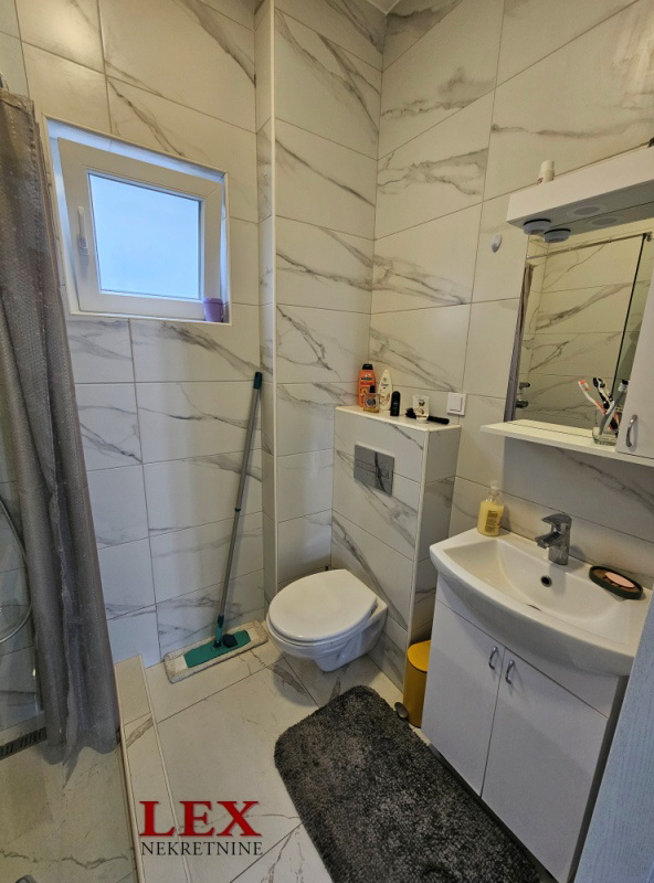 Stan na prodaju u Beogradu, Karaburma, trosoban, 50m2, cena 129000 evra
