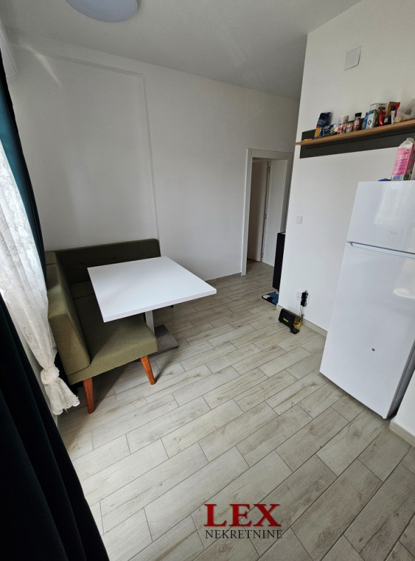 Stan na prodaju u Beogradu, Karaburma, trosoban, 50m2, cena 129000 evra