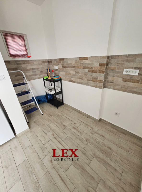 Stan na prodaju u Beogradu, Karaburma, trosoban, 50m2, cena 129000 evra