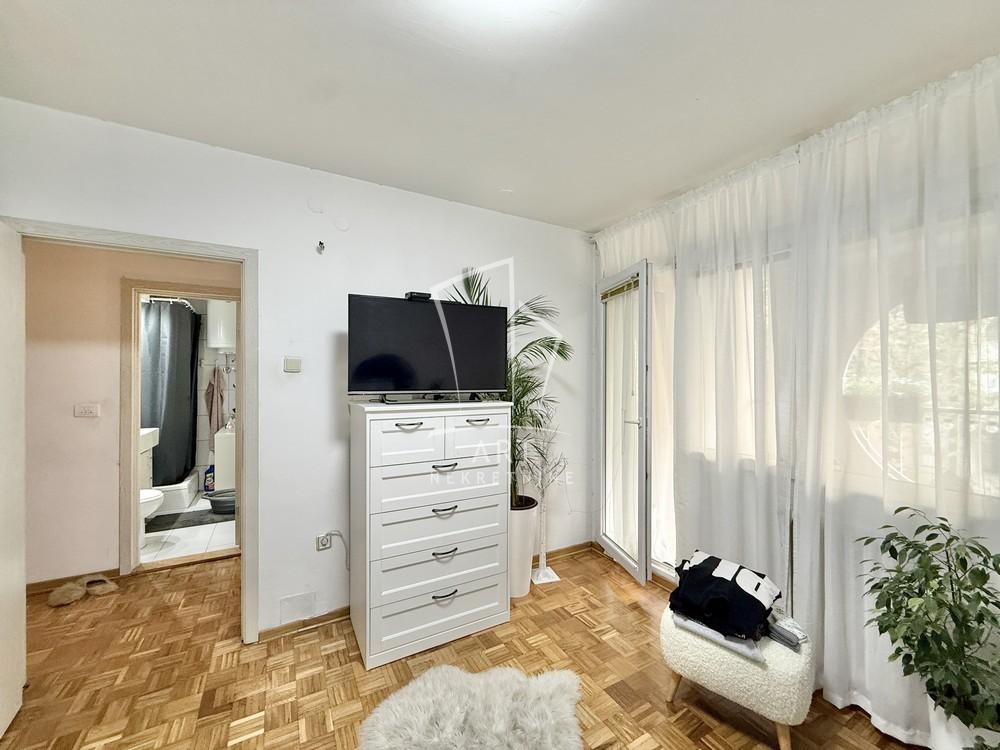 Stan na prodaju u Beogradu, Rakovica, cetvorosoban, 92m2, cena 250000 evra