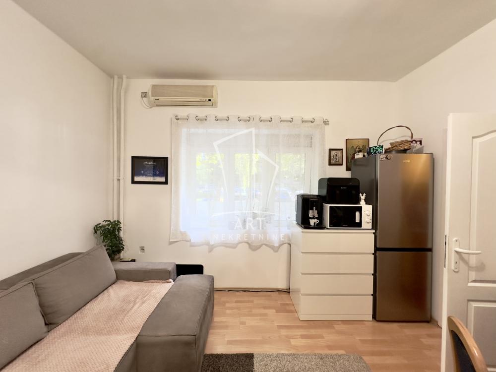 Stan na prodaju u Beogradu, Novi Beograd, jednoiposoban, 37m2, cena 129900 evra