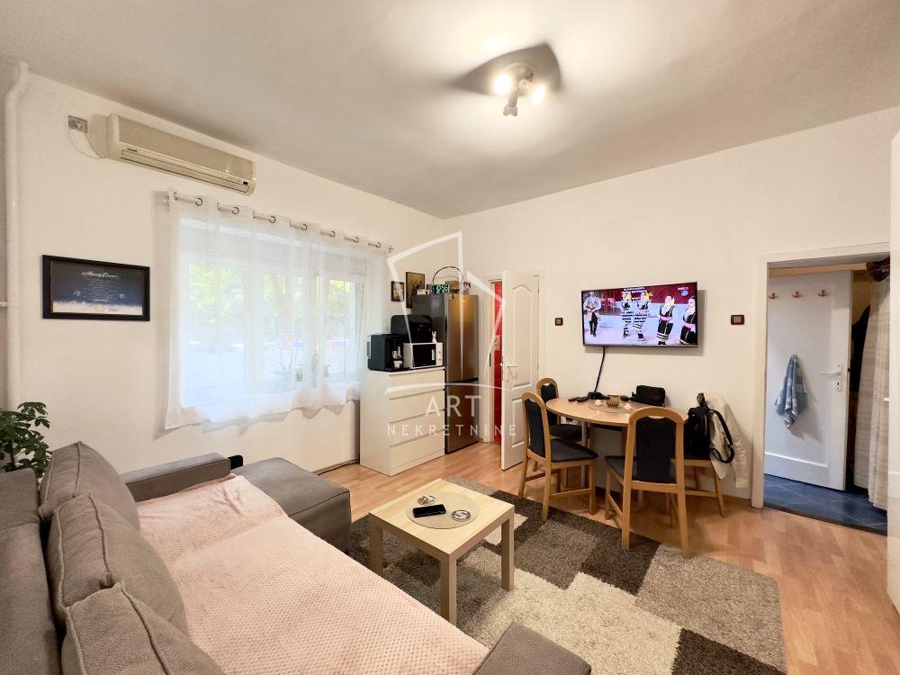 Stan na prodaju u Beogradu, Novi Beograd, jednoiposoban, 37m2, cena 129900 evra
