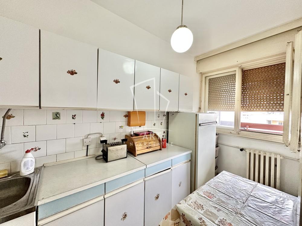 Stan na prodaju u Beogradu, Novi Beograd blok 70 (Kineski TC), dvosoban, 67m2, cena 202000 evra